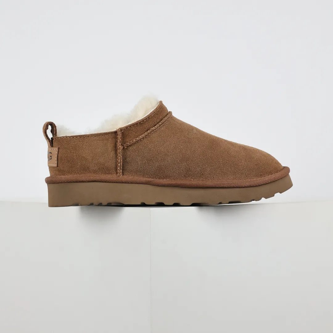 Pick up locally 💰520 Core recommendation Good price Independently developed original outsole, cashmere insole, keeping warm in winter, suitable for home use. In recent years, uug has launched a style series, which is partially skewed towards the preferences of young consumers, and has also been at the forefront of fashion trends. Shoe body material, water-repellent coated suede upper, 17mm UGGPURE™ implanted wool insole, lightweight non-slip and comfortable rubber outsole, with brand LOGO, complete packaging, size: 35 36 37 38 39 40